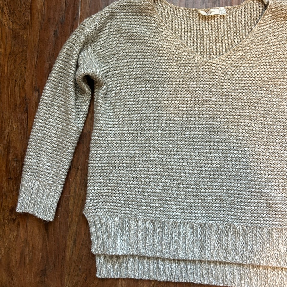 V-Neck Sweater Women’s Size Medium - Picture 2 of 6
